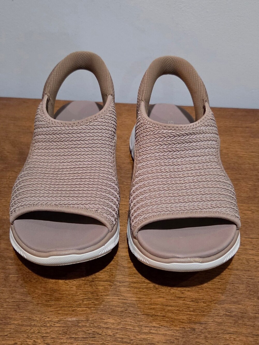 Sketchers Hands Free Slip-ins Summits Sweetly Evolved Sandles Taupe Size 7.5